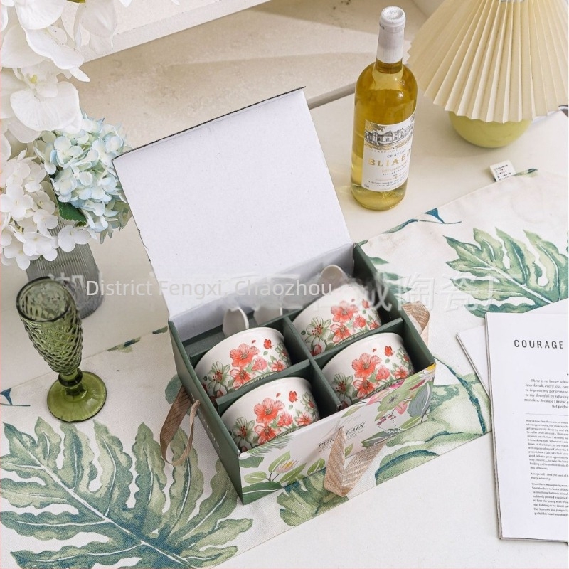 Set de boluri și linguri din ceramică într-o cutie cadou; model floral; formă rotundă; decor sub glazură; compatibil cu microunde