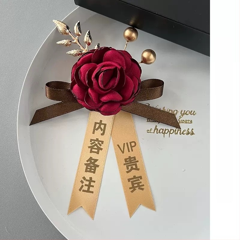 Coroană magnetică cu floare de mătase și logo-ul companiei, atașare adezivă; potrivită pentru ceremoniile de deschidere și ca cadou de afaceri, cadou promoțional, cadou pentru întâlniri.