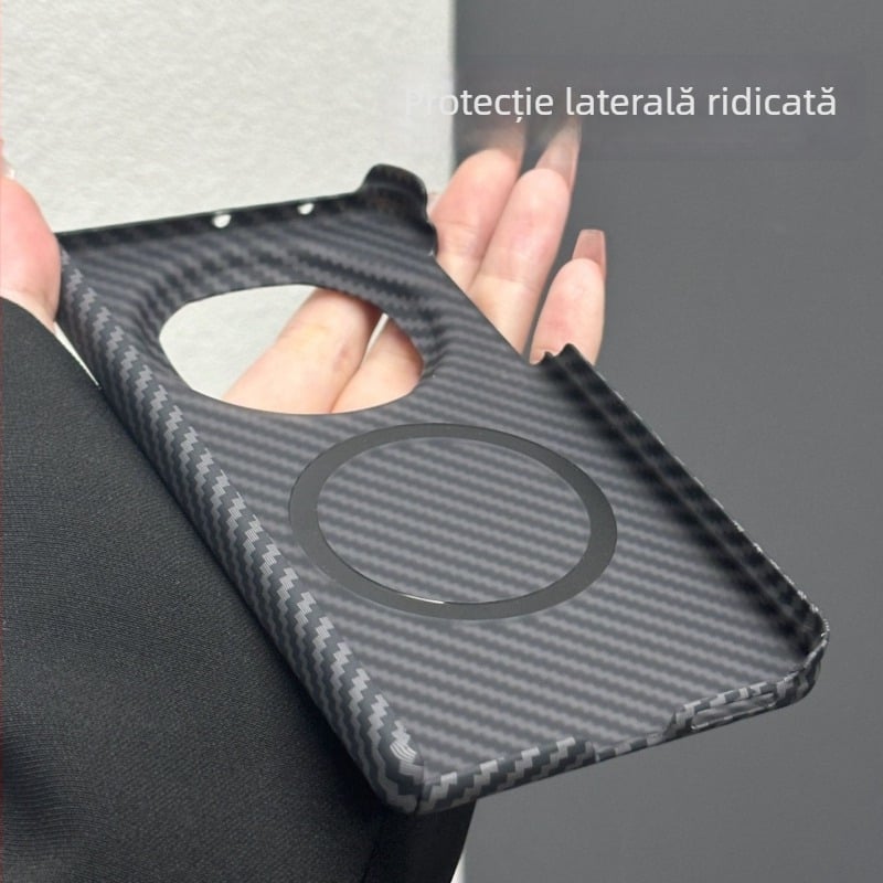 Husă Huawei pentru telefon — carcasă dură cu finisaj embosat, protecție anti-cădere, compatibilă cu dispozitivele Huawei.