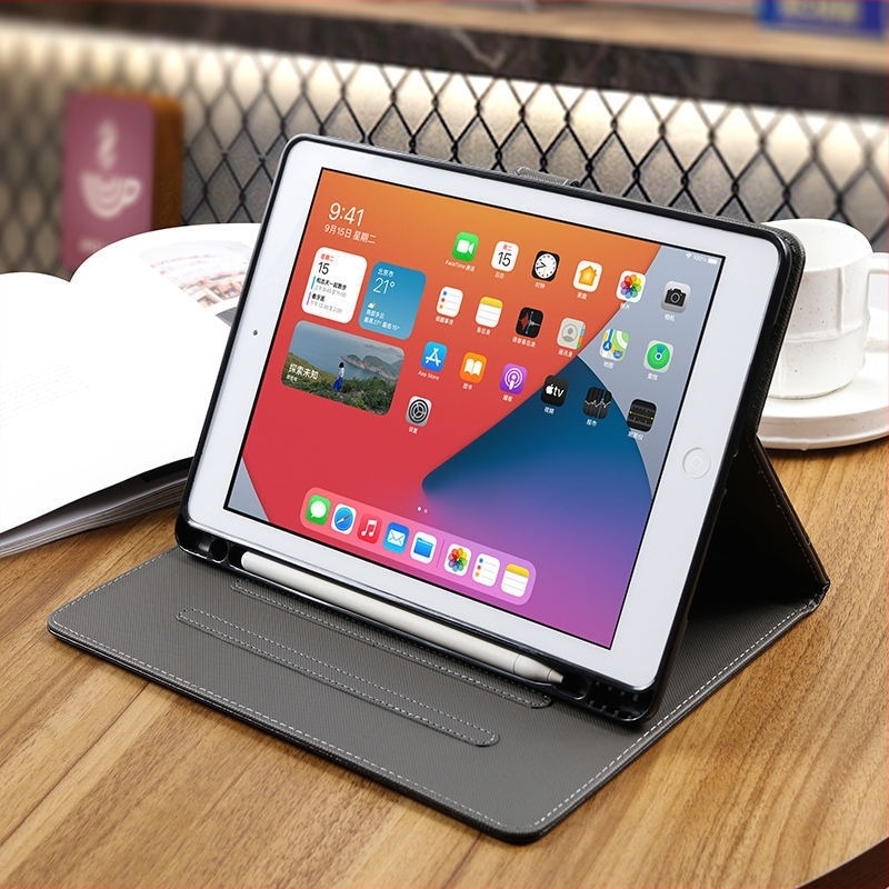 Carcasă de protecție din silicon pentru iPad Apple — design gravat în relief, stil cartoon, suport modul sleep, rezistență la uzură