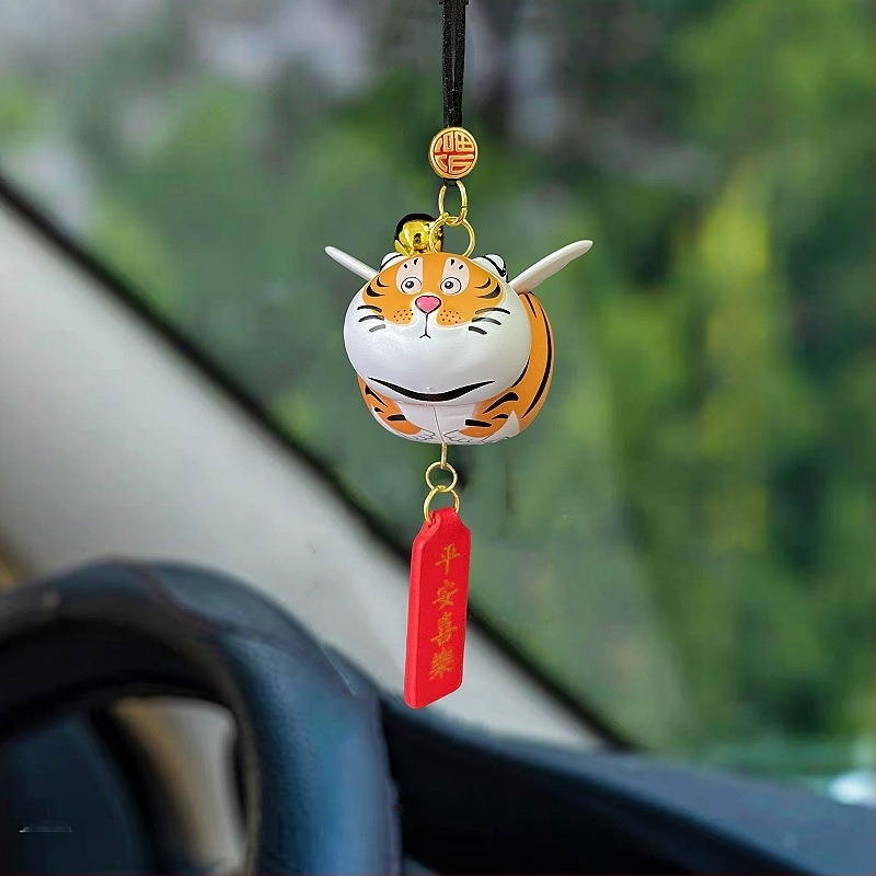 Ornament pentru oglinda retrovizoare a mașinii, tigru desen animat, material plastic, decor interior