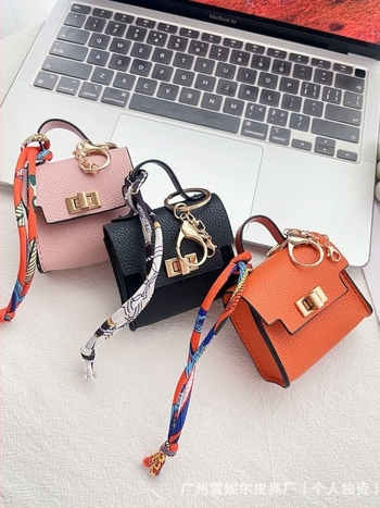 Pandantiv mini geantă Nothing PU — ultra-ușoară, stil urban simplu