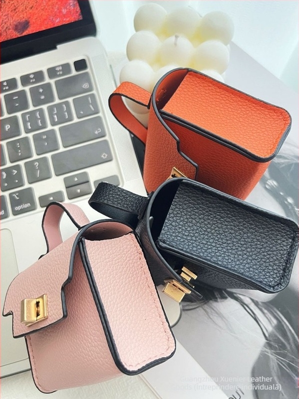 Pandantiv mini geantă Nothing PU — ultra-ușoară, stil urban simplu