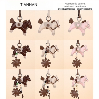 Pandantiv pentru geantă cu motiv Pegaz, ciucuri și mărgele, PU material, stil urban minimalist, lansare toamnă 2025