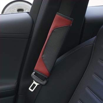 Protector pentru umărul centurii de siguranță – din piele, accesoriu practic pentru mașină (Brand: Road Jason; Material: Piele; Tip: Practical; Greutate: 65 g)