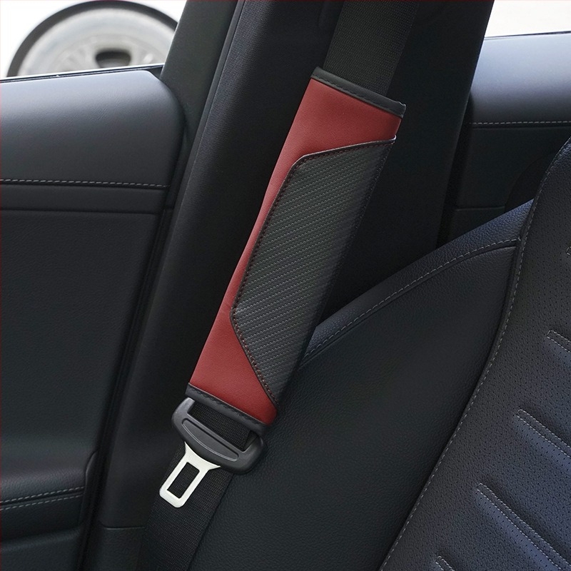 Protector pentru umărul centurii de siguranță – din piele, accesoriu practic pentru mașină (Brand: Road Jason; Material: Piele; Tip: Practical; Greutate: 65 g)