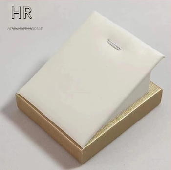 Suport de afișare bijuterii pentru lanțuri și pandante — corp din lemn, piele PU, stil de înaltă calitate, vara 2023