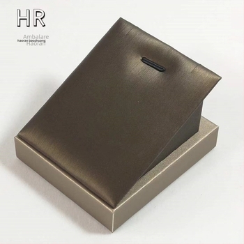 Suport de afișare bijuterii pentru lanțuri și pandante — corp din lemn, piele PU, stil de înaltă calitate, vara 2023