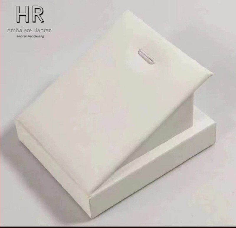 Suport de afișare bijuterii pentru lanțuri și pandante — corp din lemn, piele PU, stil de înaltă calitate, vara 2023