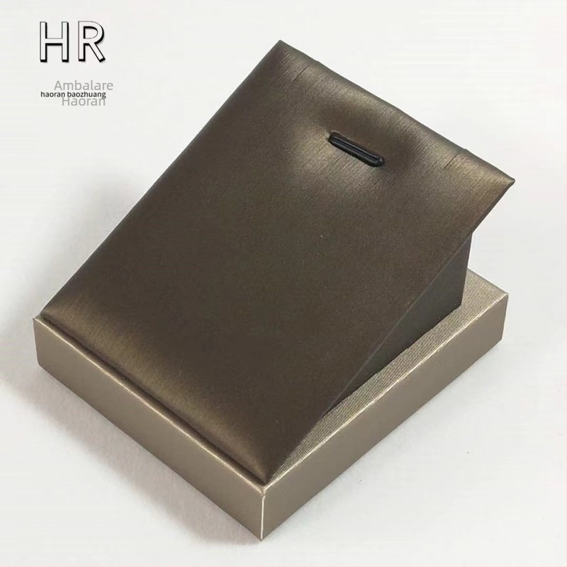 Suport de afișare bijuterii pentru lanțuri și pandante — corp din lemn, piele PU, stil de înaltă calitate, vara 2023