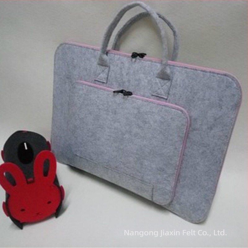 Geantă laptop din fetru cu fermoar, căptușeală din poliester, model personalizabil, rezistență la uzură și la cutremure