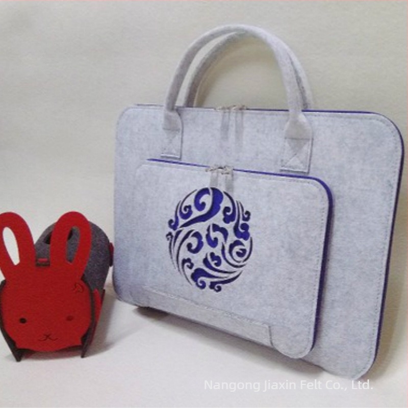 Geantă laptop din fetru cu fermoar, căptușeală din poliester, model personalizabil, rezistență la uzură și la cutremure