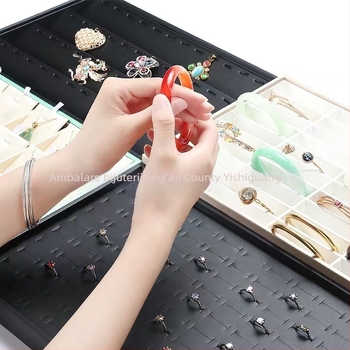 Suport pentru bijuterii din piele și placă de lemn, formă pătrată, într-o singură piesă, cu tehnică de îmbinare splicing, un singur strat