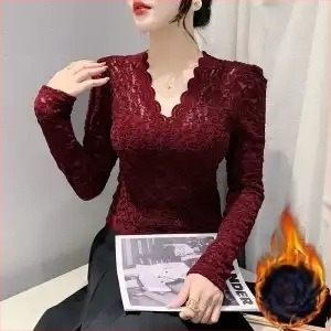 Top damă din dantelă cu decolteu în V și decupaje geometrice, mâneci lungi, pentru toamnă–iarna.