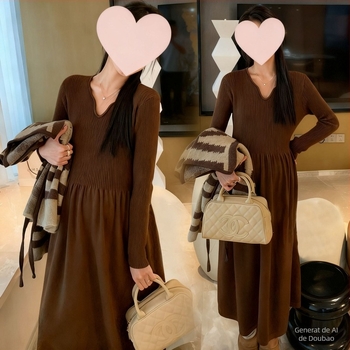 Rochie maternitate tricotată cu decolteu în V, mâneci lungi, tricot din bumbac 30–50%, lungime medie, croială în stil zână, stil street fashion