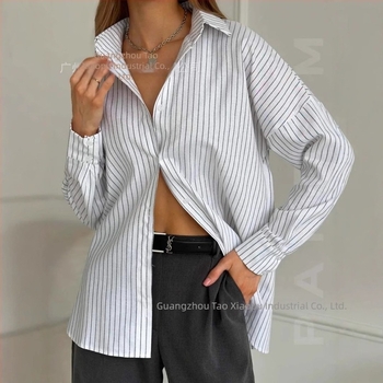 Cămașă din bumbac, cu dungi, guler polo, mâneci lungi, croială lejeră