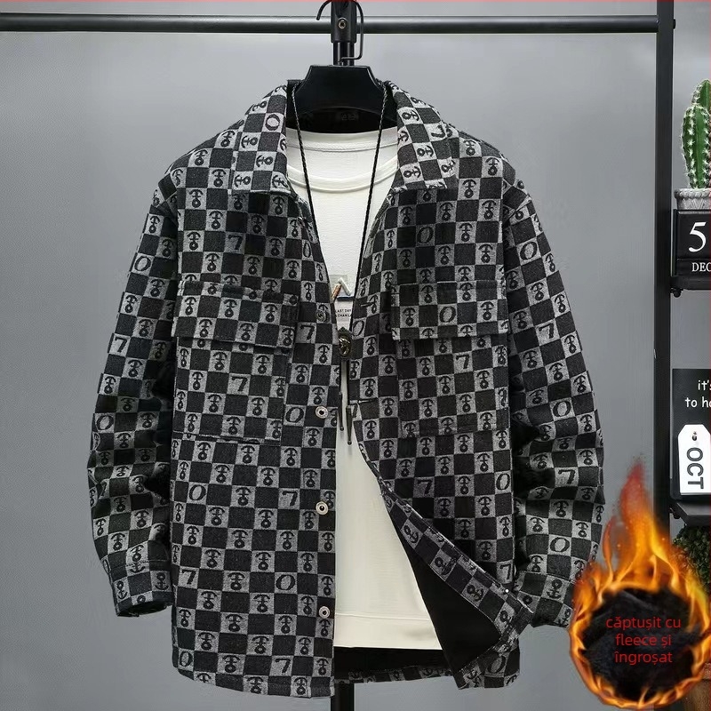 Jachetă denim, croială lejeră, guler de cămașă, mâneci lungi, închidere cu nasturi pe un rând, buzunare cu clapete