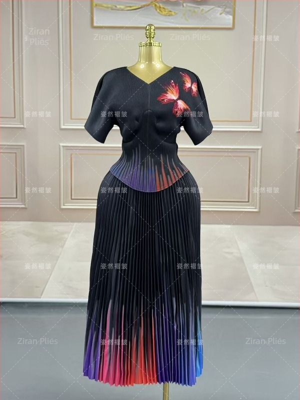 Set din două piese din chiffon pentru femei: fustă plisată lungă cu imprimeu gradient și top ușor strâns, potrivit pentru birou