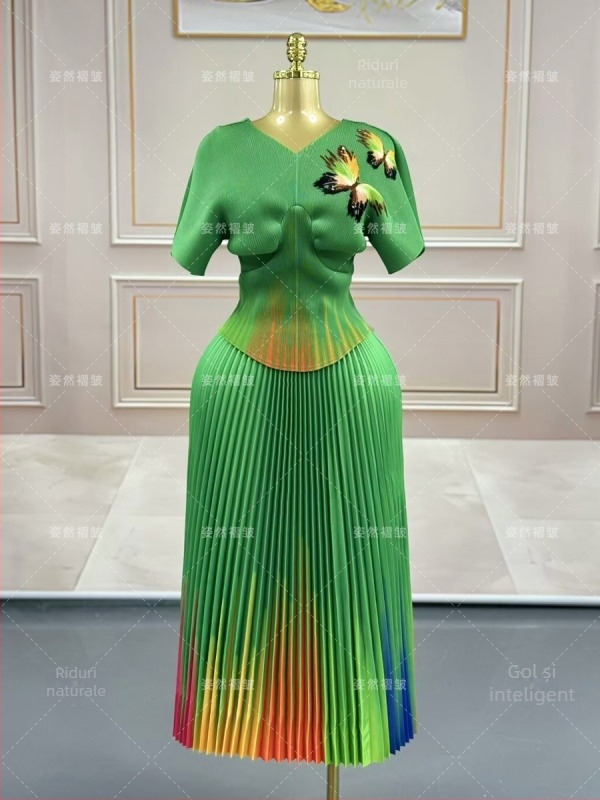 Set din două piese din chiffon pentru femei: fustă plisată lungă cu imprimeu gradient și top ușor strâns, potrivit pentru birou