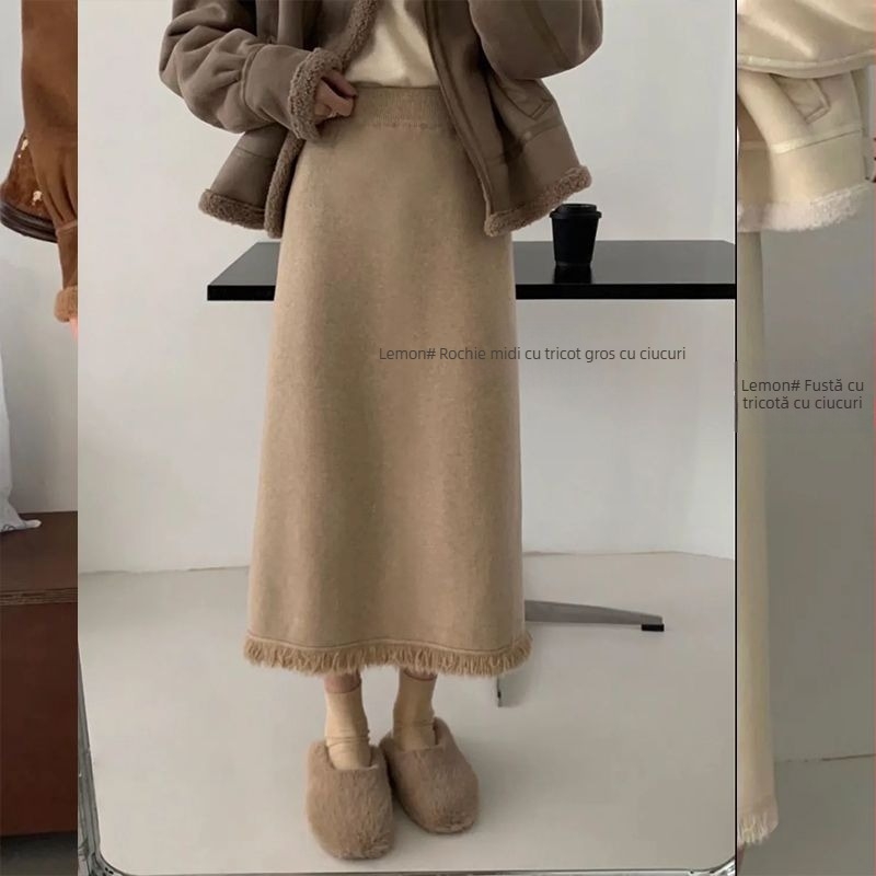 Fustă tricotată evazată cu ciucuri, lungime midi, din lână, stil suroră regală