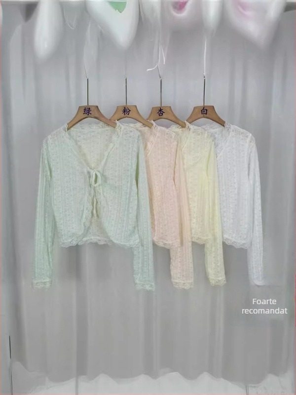 Cardigan scurt din viscose, în stil coreean, cu mâneci în formă de frunză de lotus și textură 3D.