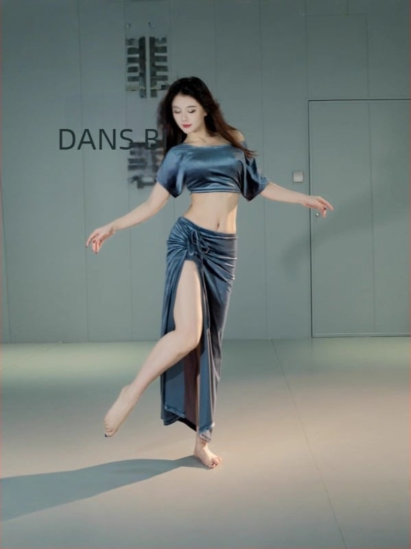 Set de practică pentru belly dance, costum cu fustă cu despicare, velur, poliester 30-50%, iarna 2024, pentru începători