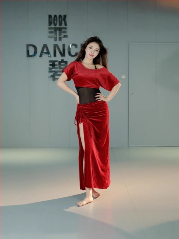 Set de practică pentru belly dance, costum cu fustă cu despicare, velur, poliester 30-50%, iarna 2024, pentru începători