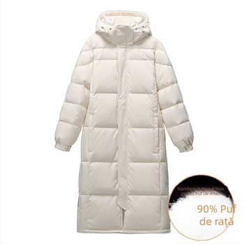 Jachetă lungă pentru bărbați cu glugă, umplutură 100% puf alb de gâscă; exterior corduroy, husă polypropylene; impermeabilă și rezistentă la murdărie; lungime peste genunchi; lansare primăvara 2025