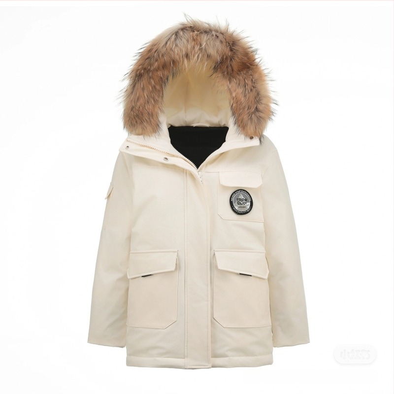 Geacă parka cu glugă din puf de rață; Conținut puf: 86-90% • Material: poliester • Lungime: medie • Închidere: fermoar
