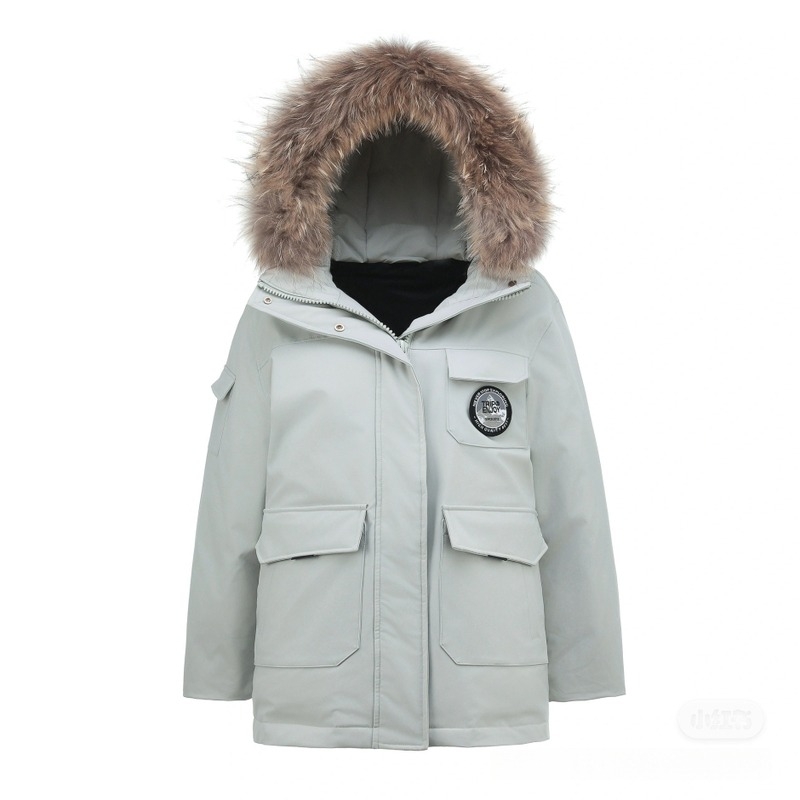 Geacă parka cu glugă din puf de rață; Conținut puf: 86-90% • Material: poliester • Lungime: medie • Închidere: fermoar