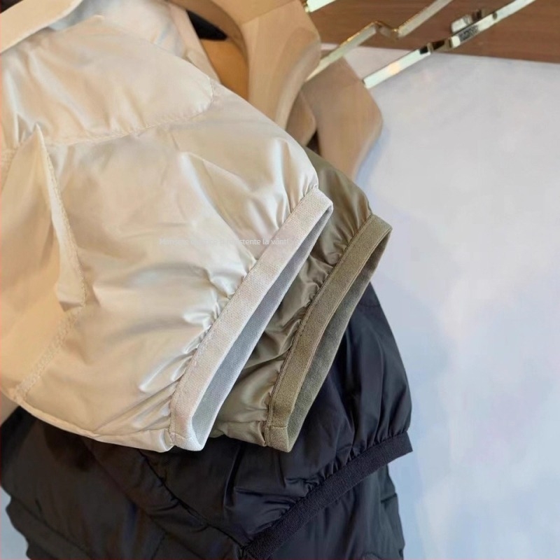 Geacă de puf pentru femei, lungime scurtă, decolteu în V, model pătrățat diamantat, închidere cu nasturi pe un rând, umplutură din puf de rață 81-85%