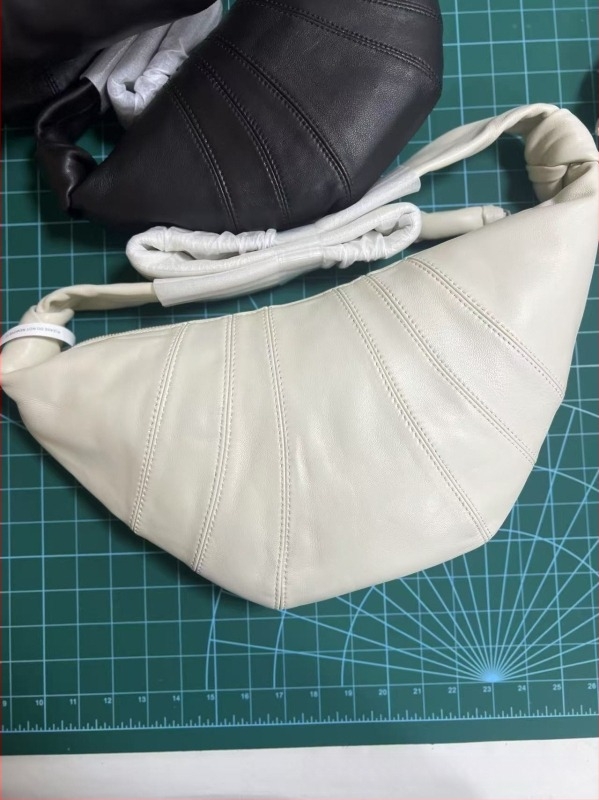 Geantă Dumpling din piele naturală, căptușeală din pânză, curea crossbody, fermoar, buzunar pentru telefon