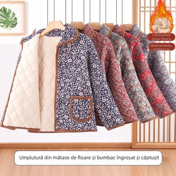 Jachetă cu umplutură din bumbac pentru femei mature, stil toamnă–iarnă, lungime medie, guler polo; țesătură TR, material principal PVC 90–95%, umplutură din bumbac-silicat (polimer) 30–50%