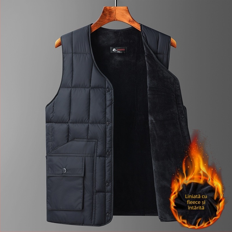 Vesta bărbați cu căptușeală fleece, material principal poliester, căptuție din nylon, guler rotund, închidere cu nasturi, buzunare cu fermoar, model de iarnă