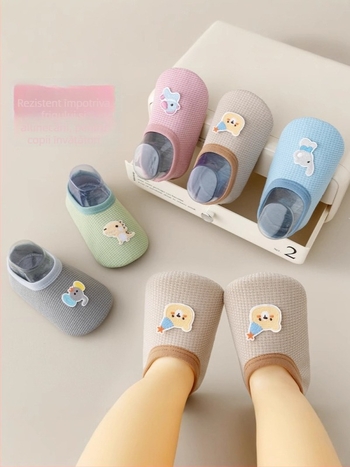 Șosete de podea pentru copii, antiderapante, talpă moale, imprimeu desen animat, 100% poliester, lansare toamnă 2025
