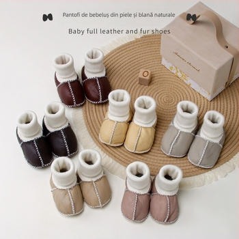 Pantofi și șosete pentru bebeluși, talpă din piele naturală, partea superioară din piele de capră, branț din piele de oaie, căptușeală din lână, construcție îngroșată pentru iarnă