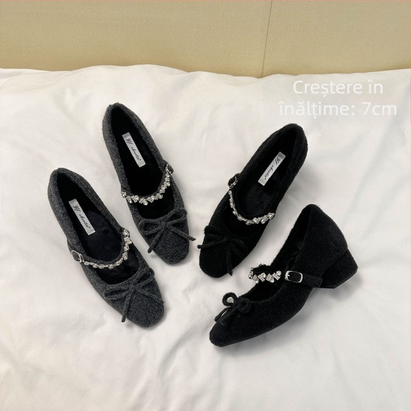 Pantofi Mary Jane cu vârf pătrat, velur pe partea superioară, toc de 6–8 cm, cataramă, căptușeală din pluș sintetic
