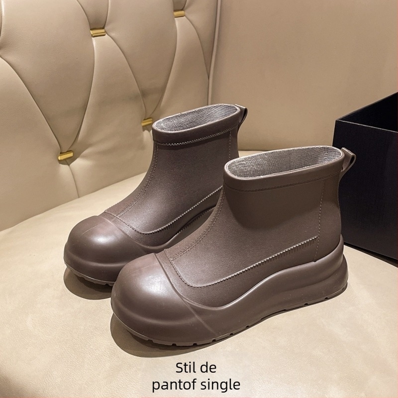 Cizme de ploaie pentru femei din PVC - gambă joasă, construcție îngroșată, toc mic de 1–3 cm, model monocrom