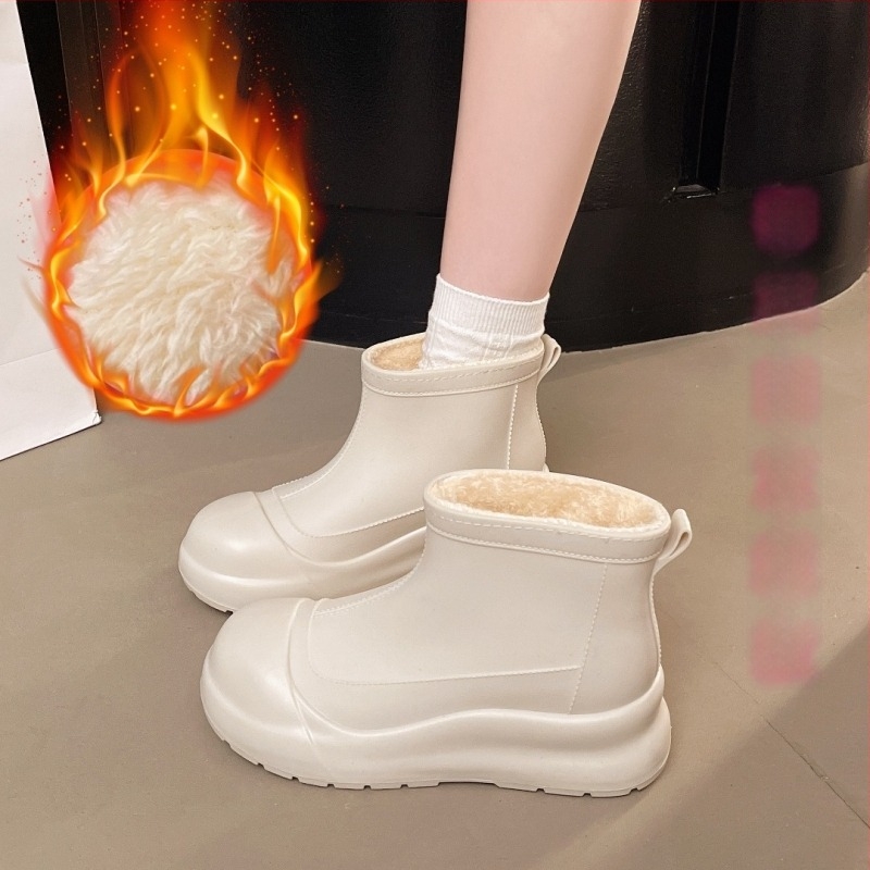 Cizme de ploaie pentru femei din PVC - gambă joasă, construcție îngroșată, toc mic de 1–3 cm, model monocrom