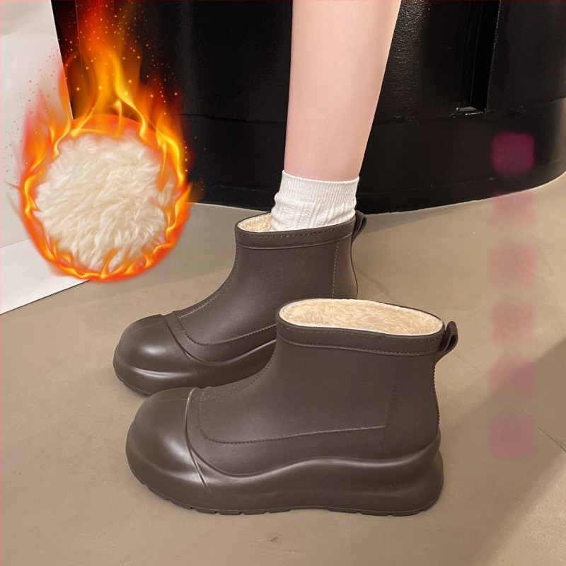 Cizme de ploaie pentru femei din PVC - gambă joasă, construcție îngroșată, toc mic de 1–3 cm, model monocrom