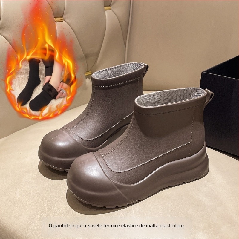 Cizme de ploaie pentru femei din PVC - gambă joasă, construcție îngroșată, toc mic de 1–3 cm, model monocrom