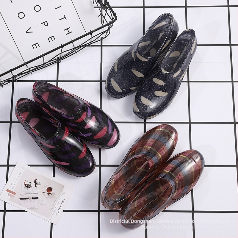 Cizme de ploaie pentru femei, din PVC, gambă joasă, model floral, toc plat