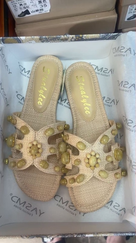 Sandale cu nituri metalice decorative, din piele naturală, căptușeală PU, talpă din cauciuc, toc înclinat – Vara 2025