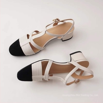 Sandale de plajă din piele de vită, cu deget despărțit, toc tip platformă 3–6 cm, stil retro primăvara 2025