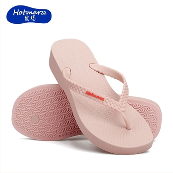 Hotmarzz șlapi wedges cu talpă antiderapantă, partea superioară PVC, formă deget în model herringbone, cod produs H.m.7140, vară 2025