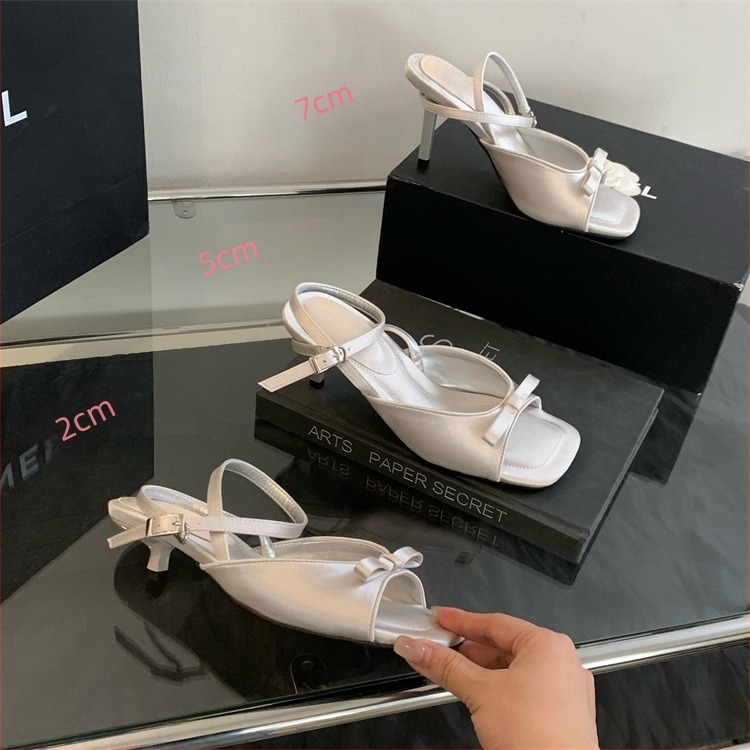 Sandale cu bretele din satin, vârf pătrat, toc subțire, înălțime toc 3-6 cm