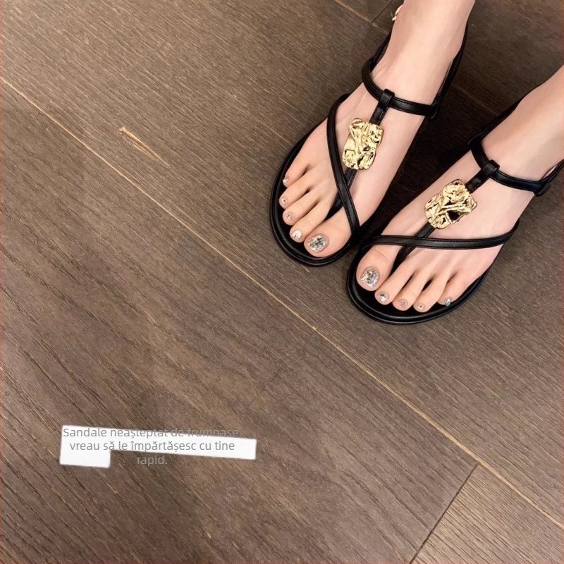 Sandale T-strap cu curele încrucișate și cataramă metalică – exterior din piele de vacă, vârf rotund, talpă groasă, închidere cu cataramă, interior microfibră