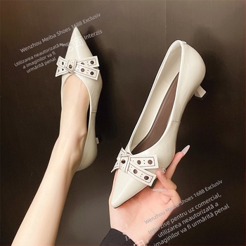 Pantofi Daphne pentru femei – vârf ascuțit, din piele de vițel lacuit, toc mediu 3-5 cm, căptușeală din piele de oaie, talpă din cauciuc