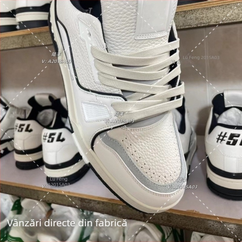 Adidași cu platformă — partea superioară din piele de vacă, talpă TPU, vârf rotund, închidere cu șireturi