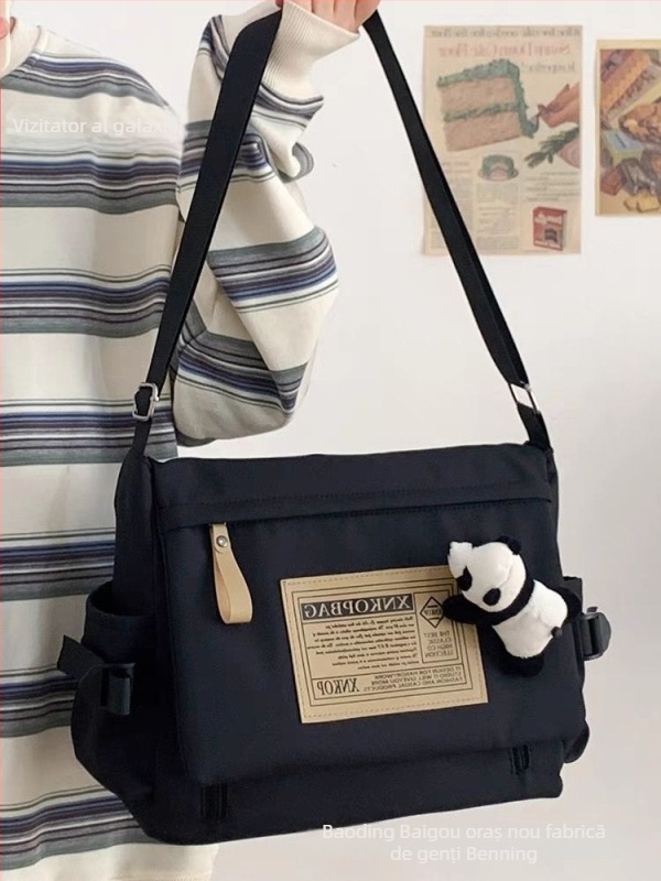 Geantă messenger în stil japonez de lucru, nylon, formă rotundă, închidere cu capac, buzunar interior cu fermoar